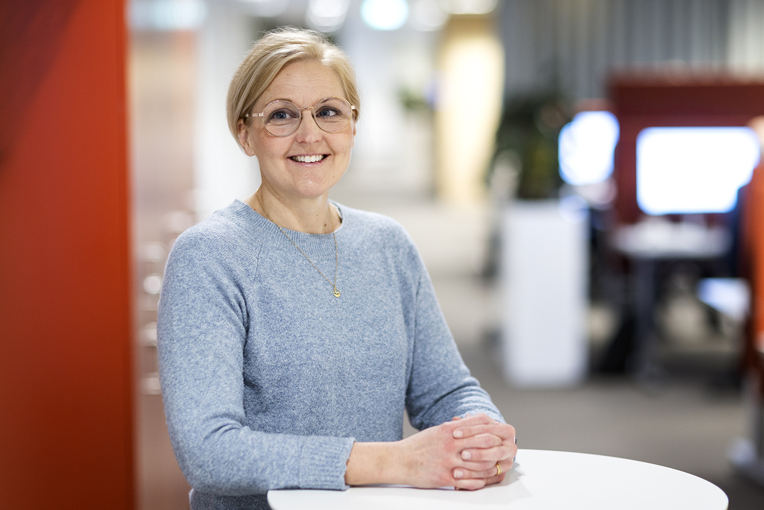 Lina Tjärnström, blond medelålders kvinna med glasögon