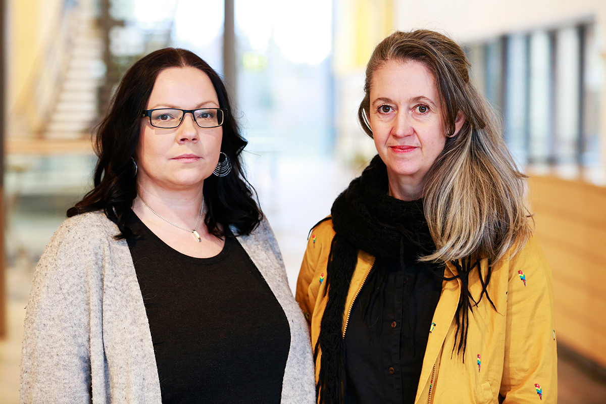 Bilden visar ett foto av Victoria Lönnfjord och projektledare Johanna Gustavsson, Karlstads universitet.