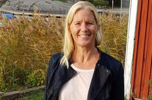 Kajsa Mickelsson, blond leende kvinna i medelåldern.