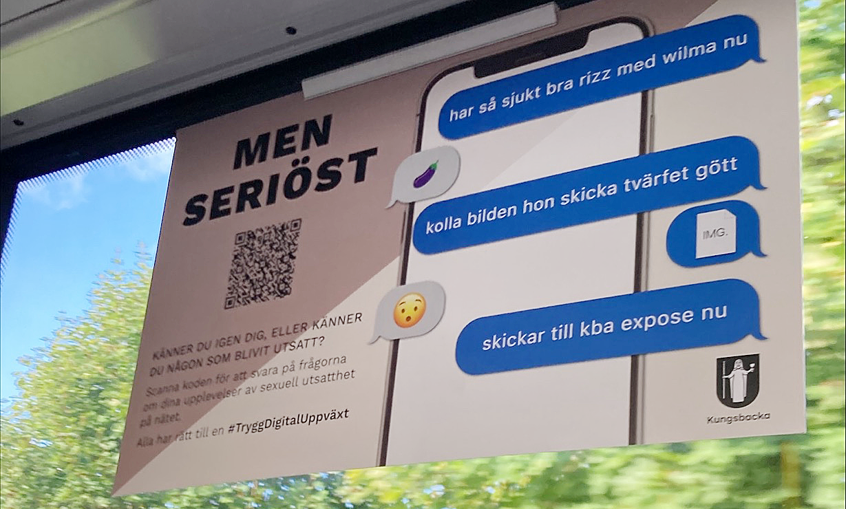 En skylt p&aring; en buss som visar en chattkonversation